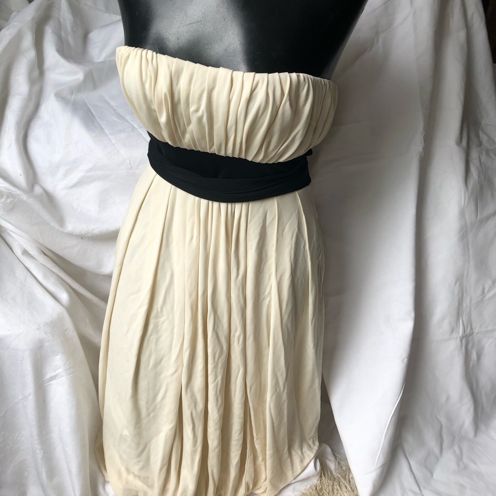 DIANE VON FURSTENBERG Sz 2 Cream, Black Tie Dress
